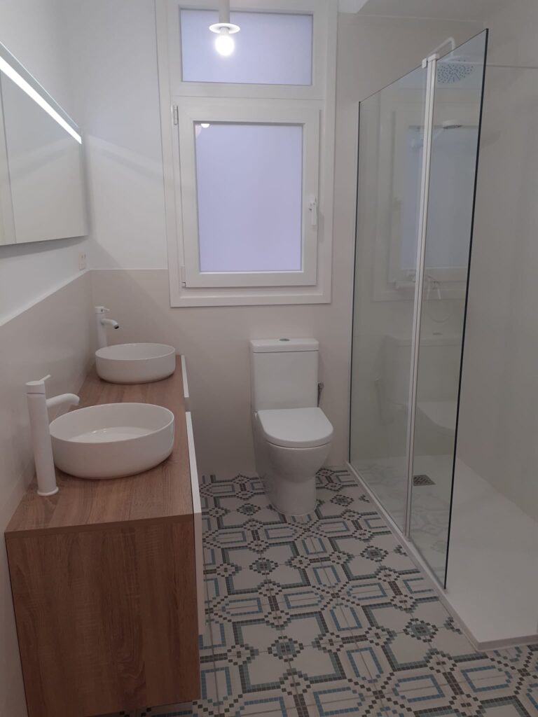 Reformas banos Corbera de Llobregat