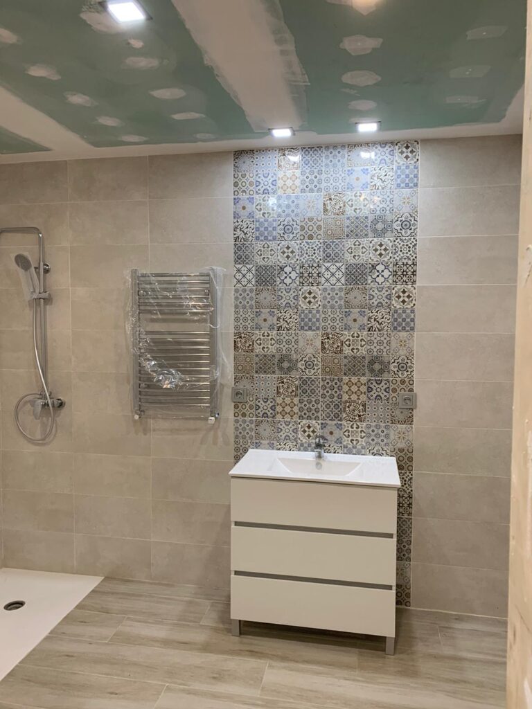 Reformas banos Vilanova de la Roca